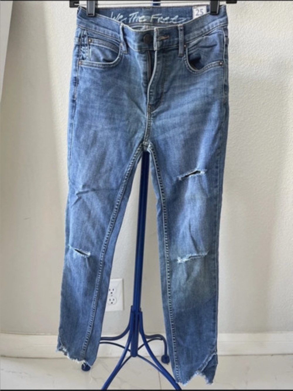 Good -Free People 25 Ripped Straight Leg Distressed Jeans Raw  Hem